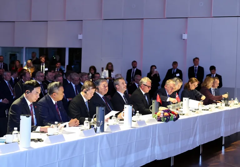 General Secretary and President To Lam and King Frederik X of Denmark attend the Vietnam-Denmark Business