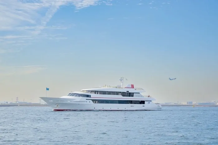 Tokyo Bay cruise ship Lady Crystal to end service after 36 years