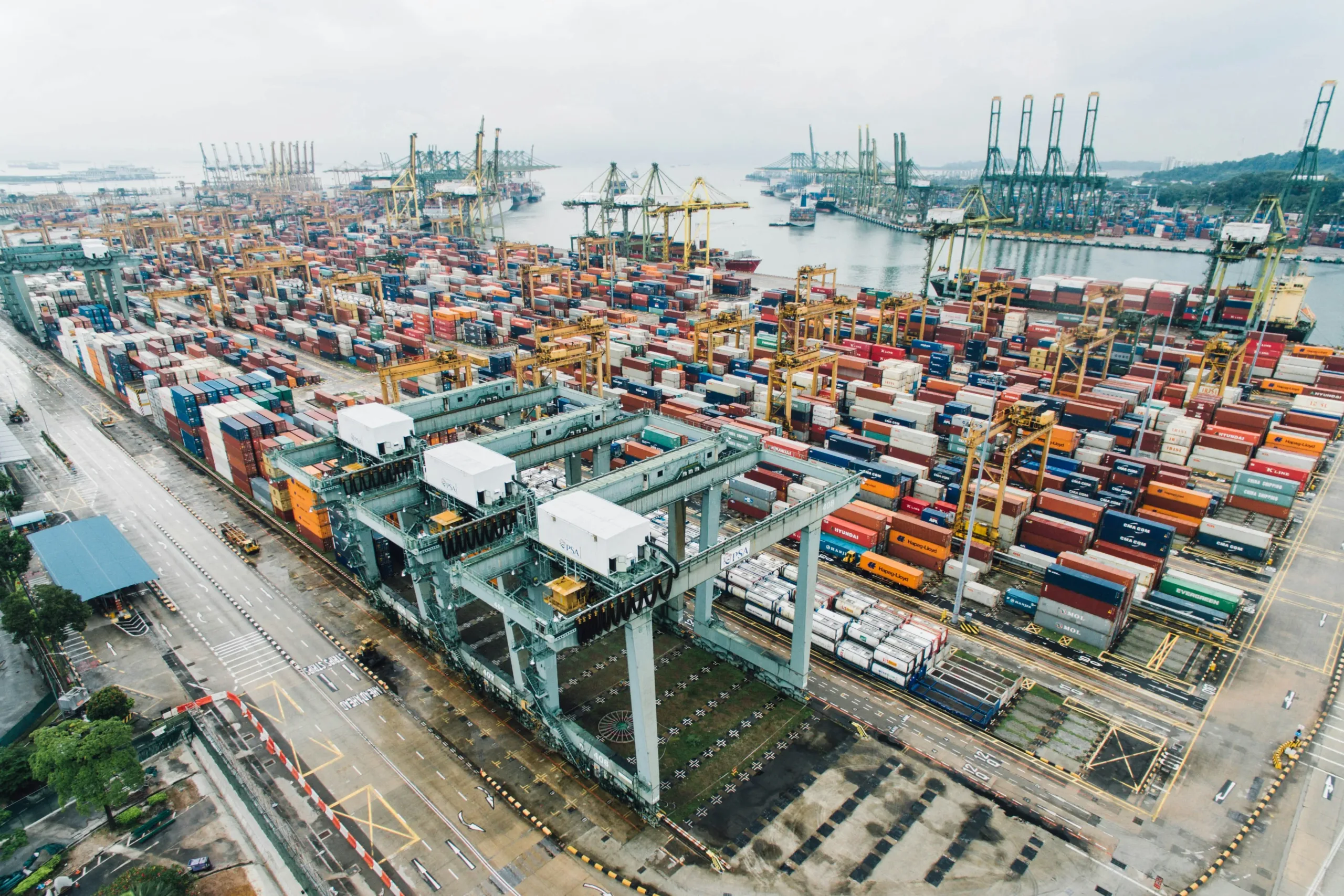 Singapore expands alternative fuel bunkering framework with new standards and trials